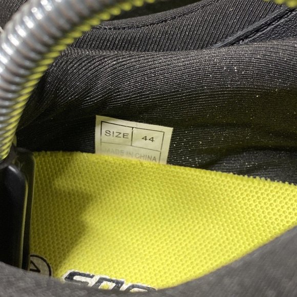 Stylish Black Athletic Shoes - Picture 9 of 9